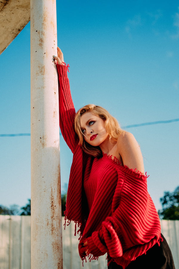 RED CROPPED DISTRESSED SWEATER